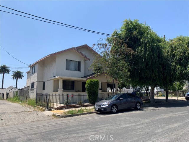 Foto del edificio - 2419 Eastlake Ave