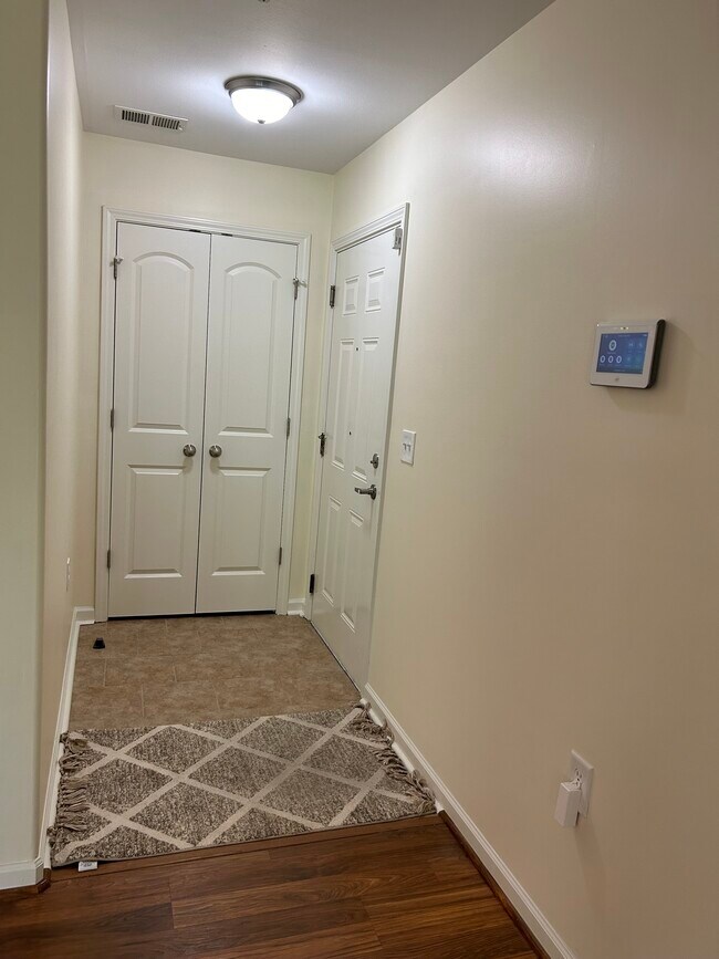 Foto del edificio - 4705 Pennoak Ln