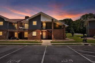 Building Photo - 104 Montclair Dr