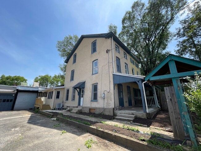Building Photo - 424 W Mount Pleasant Ave