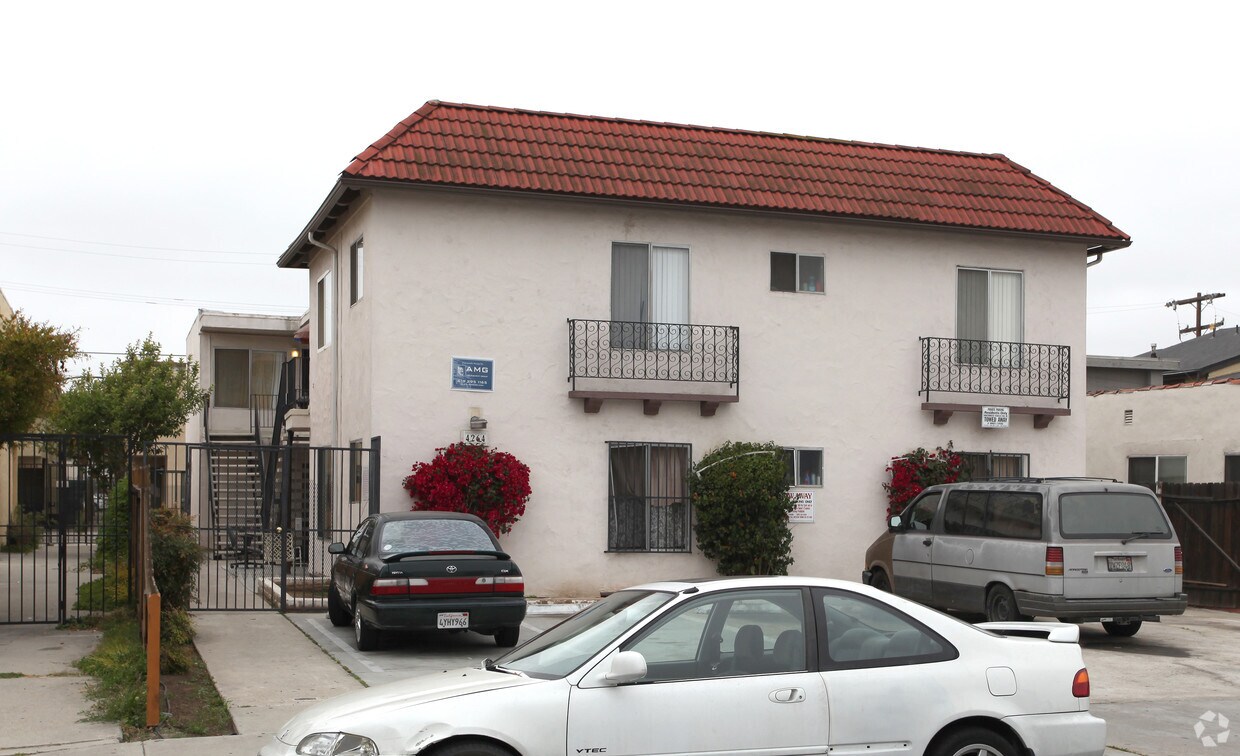 Foto del edificio - 4264 42nd St