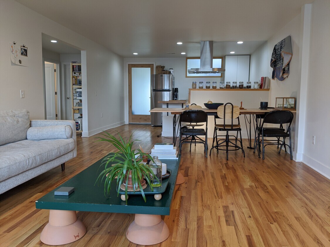 3204 Dobson St Unit 2nd Fl Apartment, Pittsburgh, PA 15219 Apartments in Pittsburgh, PA