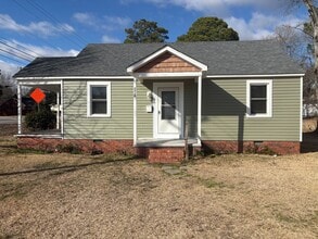 Building Photo - 2212 Grace Ave