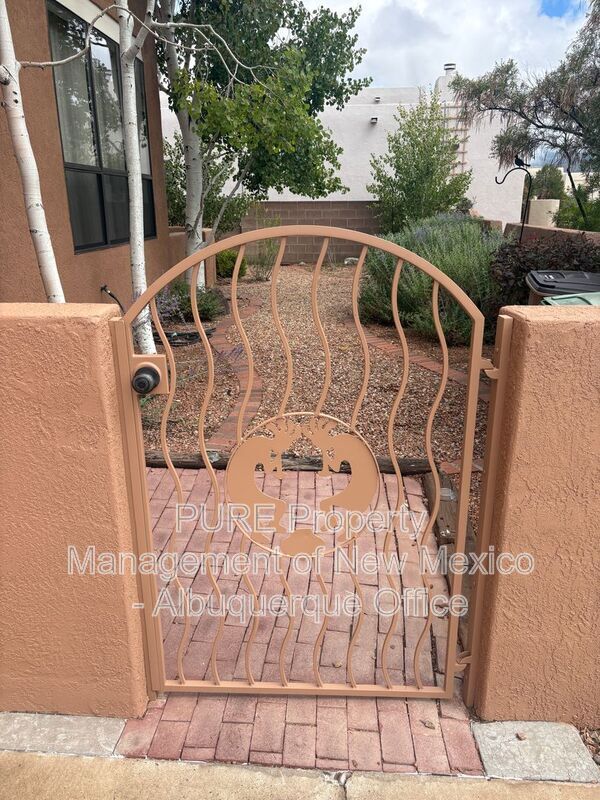 Foto del edificio - 8220 W Raintree Dr NE
