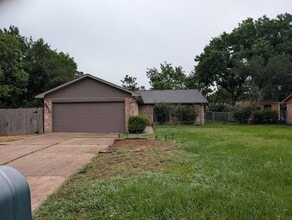 Building Photo - 9830 Thistle Trail Dr