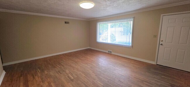 Foto del edificio - Spacious 4 Bedroom Home close to Missouri State University! $1495!