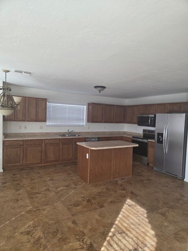 Building Photo - 4 bedroom home in Homestead North **Move in Special 2 weeks free off first month rent**