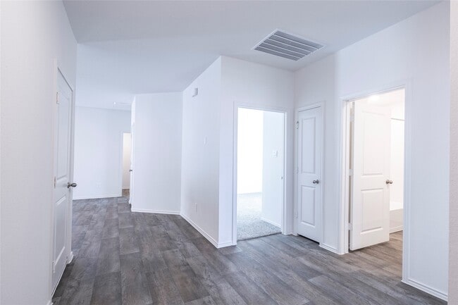 Foto del edificio - 3823 Axyl Run Ct