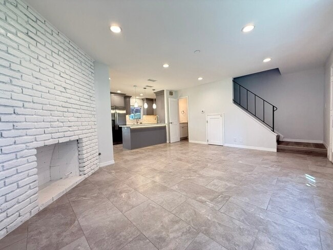 Building Photo - 10130 Hull Dr