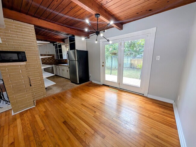 Foto del edificio - 1833 Sharon Rd