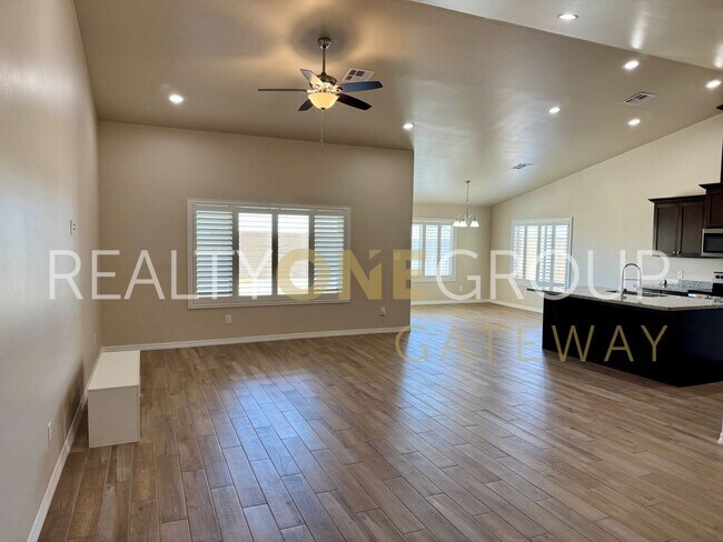 Foto del edificio - Enjoy those Arizona Sunset in this Three B...