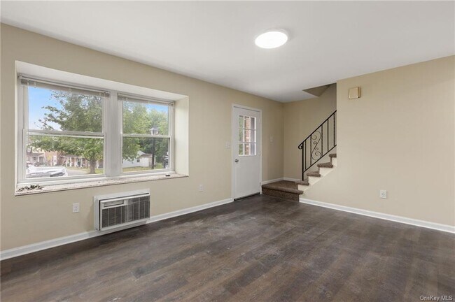 Building Photo - 500 NY-299