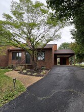 Building Photo - 943 Rosedale Dr