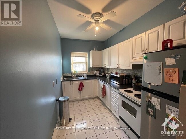 Building Photo - 450 MacLaren St