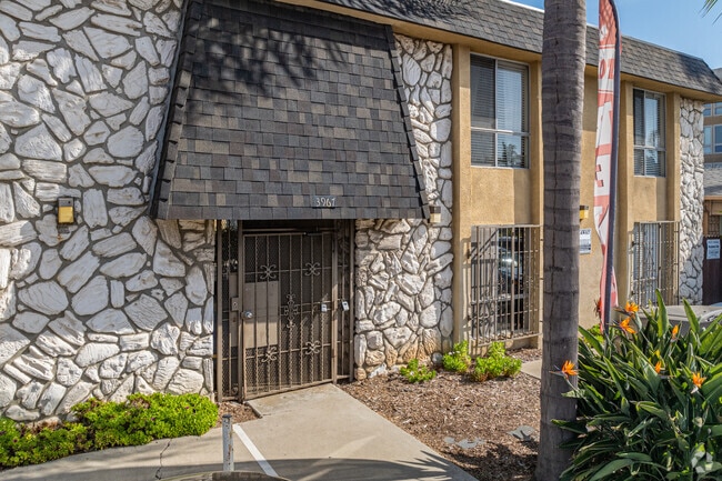 Entrance - 3967 Illinois St