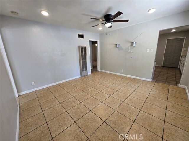 Foto del edificio - 16466 Arrow Blvd