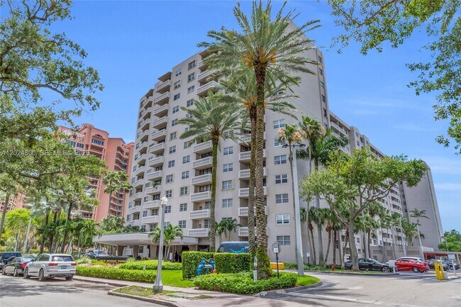 Foto del edificio - 90 Edgewater Dr