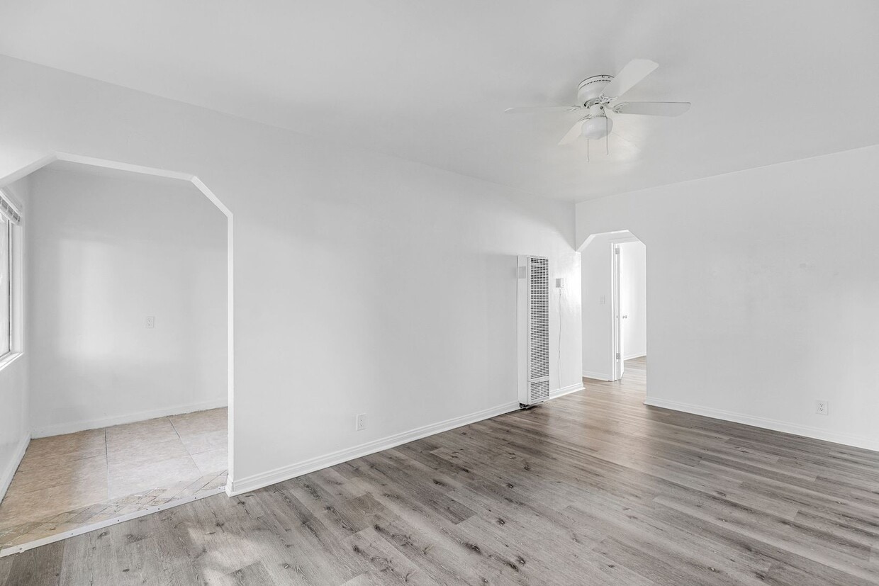 Foto principal - 13410 S Vermont Ave