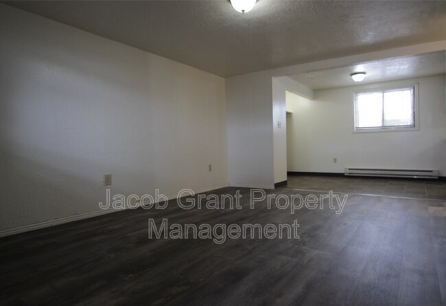 Foto del edificio - 5029 Walker Ave