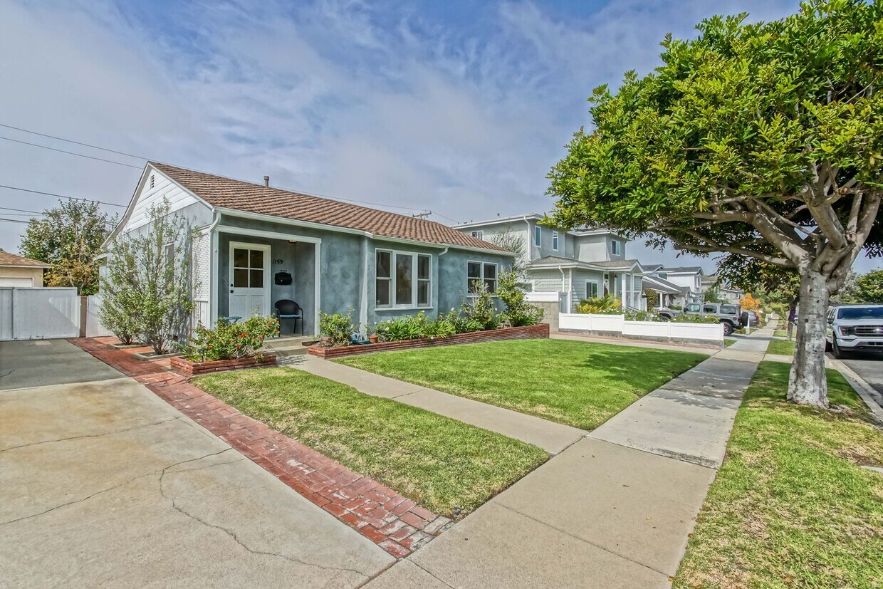 Primary Photo - 1159 Manzanita Ln