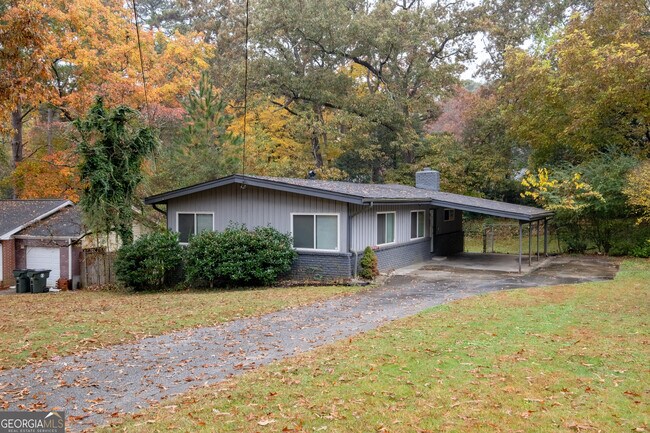 Building Photo - 2672 Woodacres Rd NE