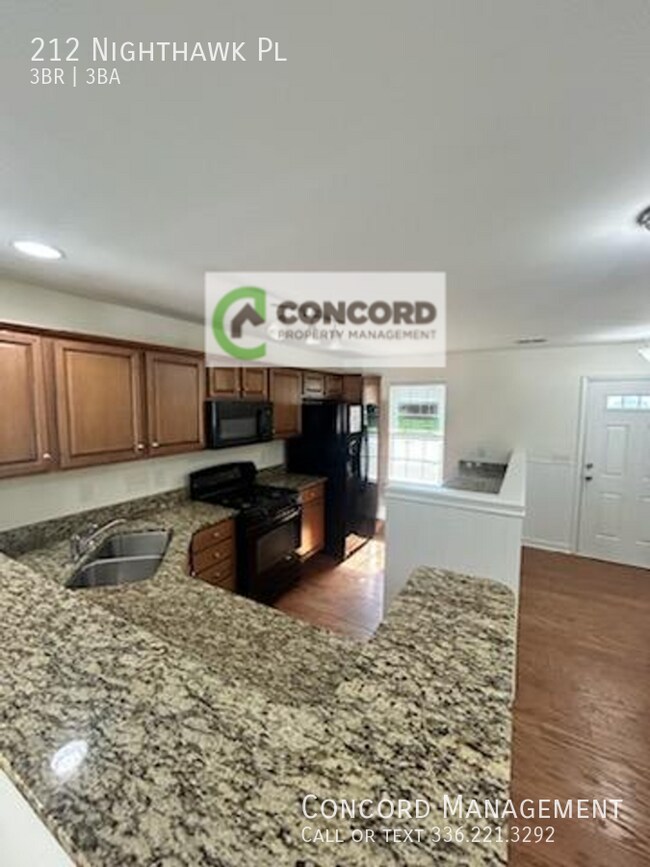 Foto del edificio - 212 Nighhawk Pl/Concordmgmt.com 336-273-05...