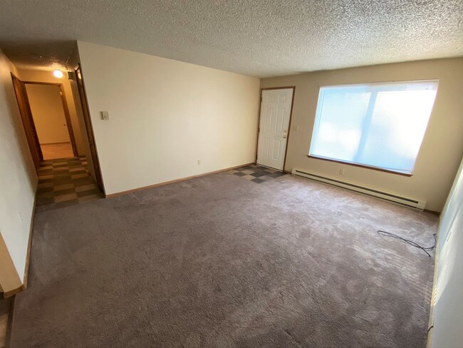 Building Photo - 1702-1704 Regal St