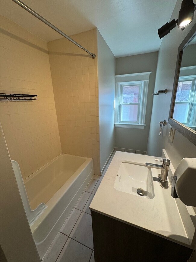 Foto del edificio - 1657 5th Ave