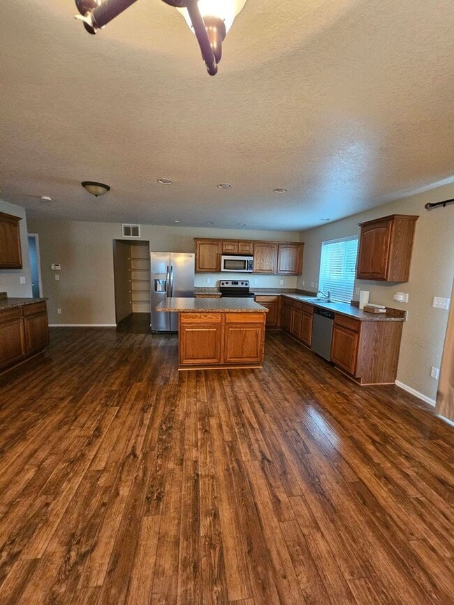 Building Photo - 3 Bedroom Home located in Fountain on Camp...