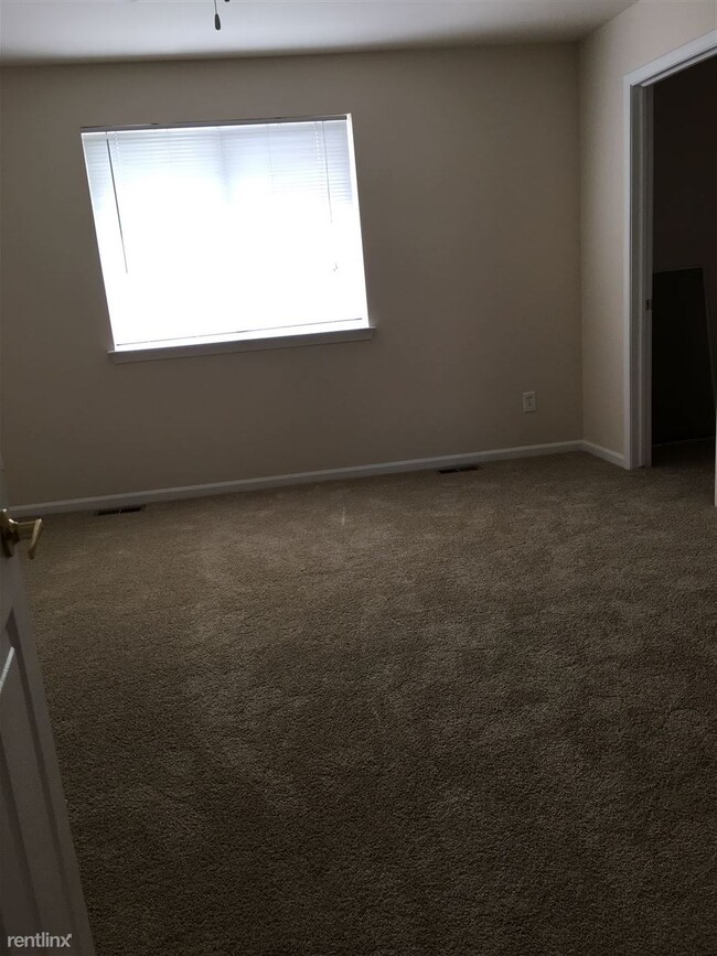 Building Photo - 2 br, 2.5 bath Condo - 35343 Forest St