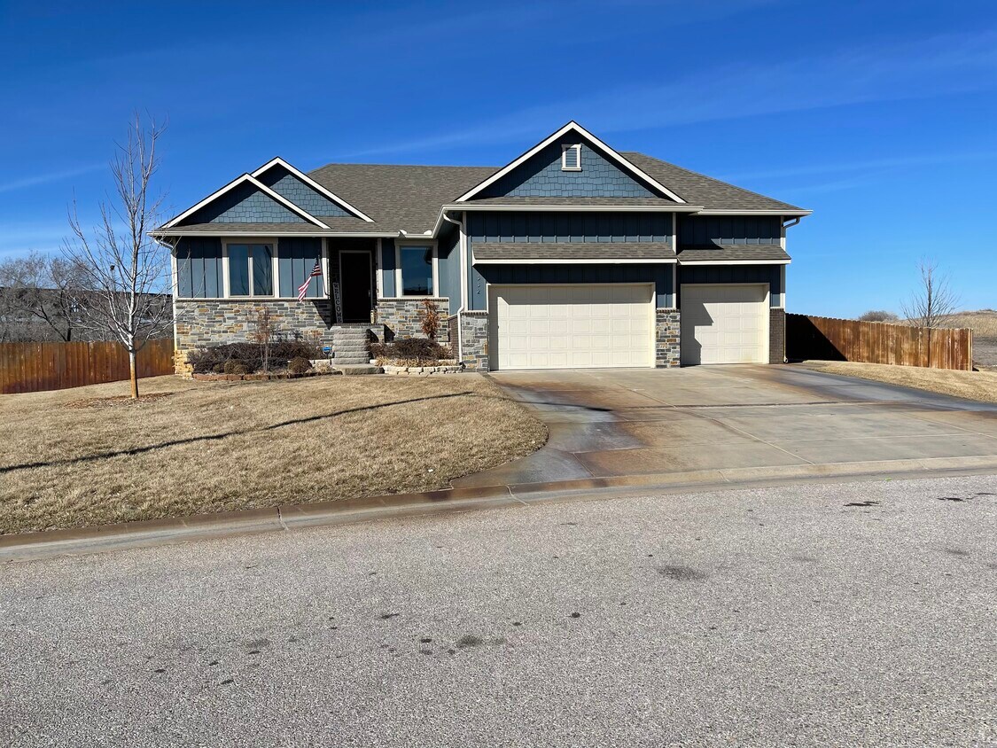 332 E Kay Ave, Haysville, KS 67060 House Rental in Haysville, KS