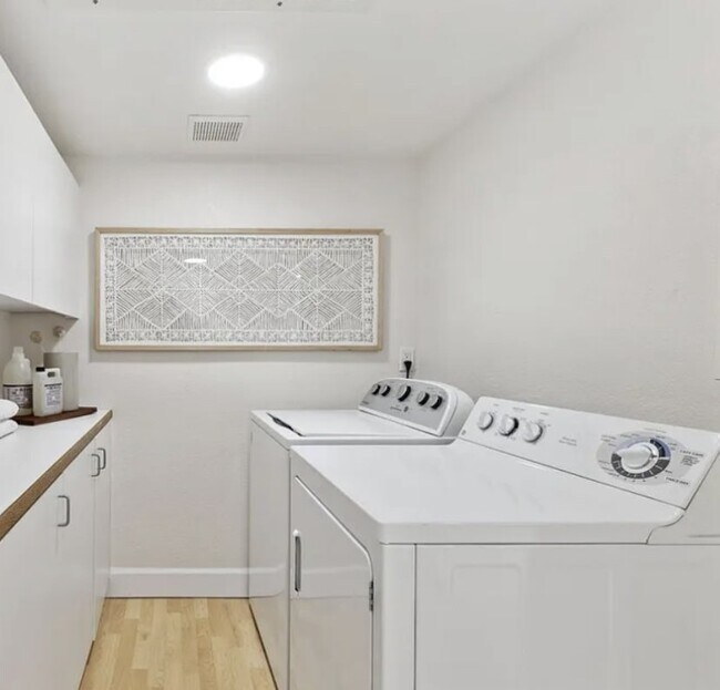 Foto del edificio - 4779 Pine Forest Ln