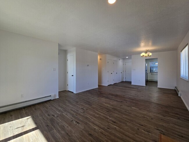 Building Photo - 1300 Iris St