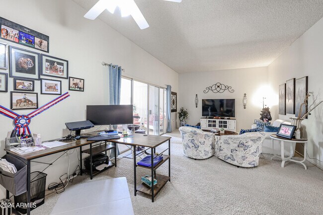 Foto del edificio - 16639 N 103rd Ave