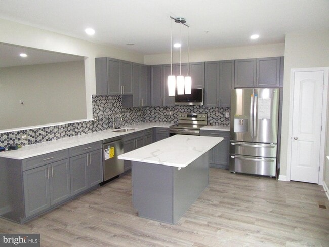 Building Photo - 707 S Twin Lakes Blvd