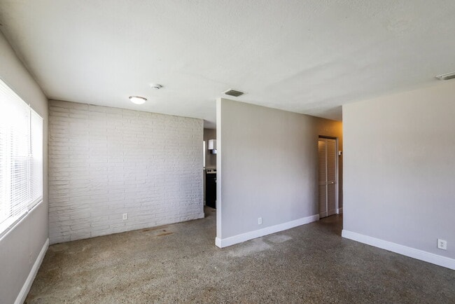 Foto del edificio - 2218 Farragut St