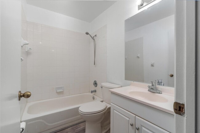 Building Photo - 1177 SW 44th Ave