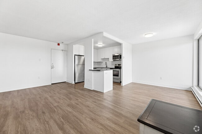 2BR, 1BA - 862SF - Living Room - 401 West Street North