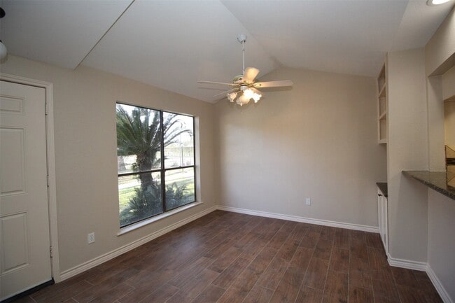 Building Photo - 13 Hideaway Dr