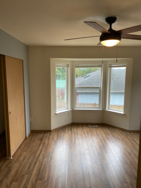 Building Photo - 11711 22nd St NE