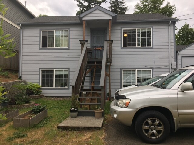 Duplex (Unit A upstairs & Unit B downstairs) - 2719 E 16th St