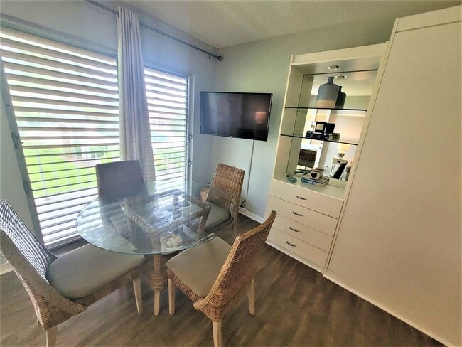 Building Photo - Renovated Efficiency Unit at Aquarius of M...