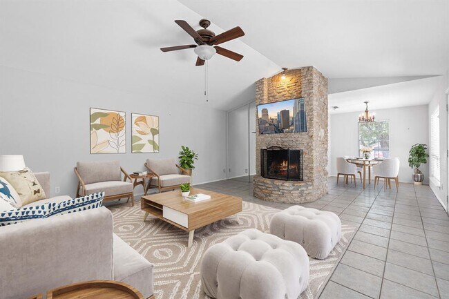 Building Photo - 10103 Woodland Village Dr