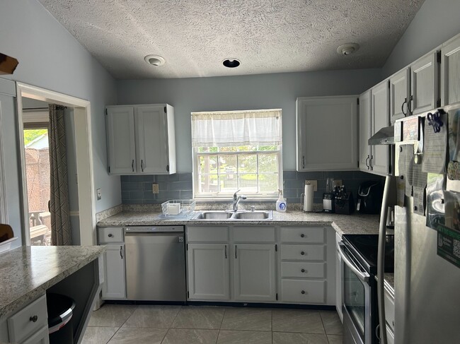 Foto del edificio - 10725 Timothy Dr