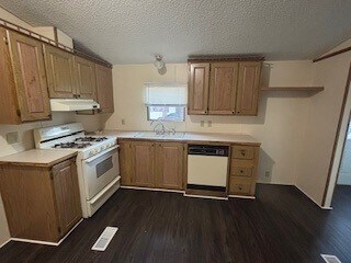 Building Photo - 831 N Pontiac Trail