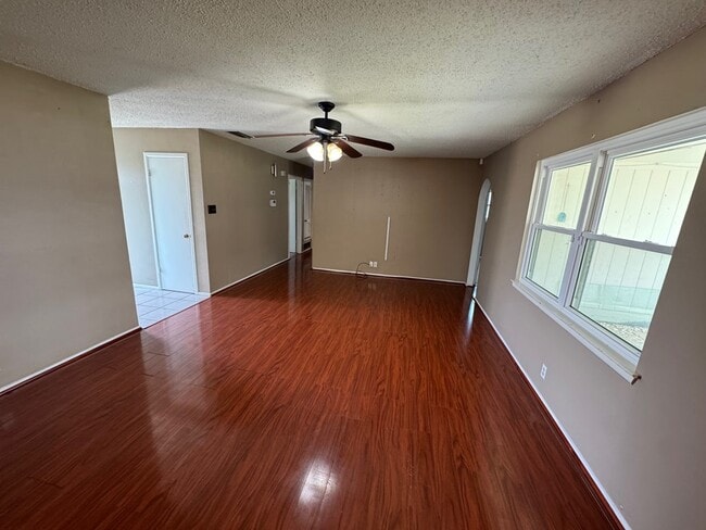Foto del edificio - 1752 E 53rd St