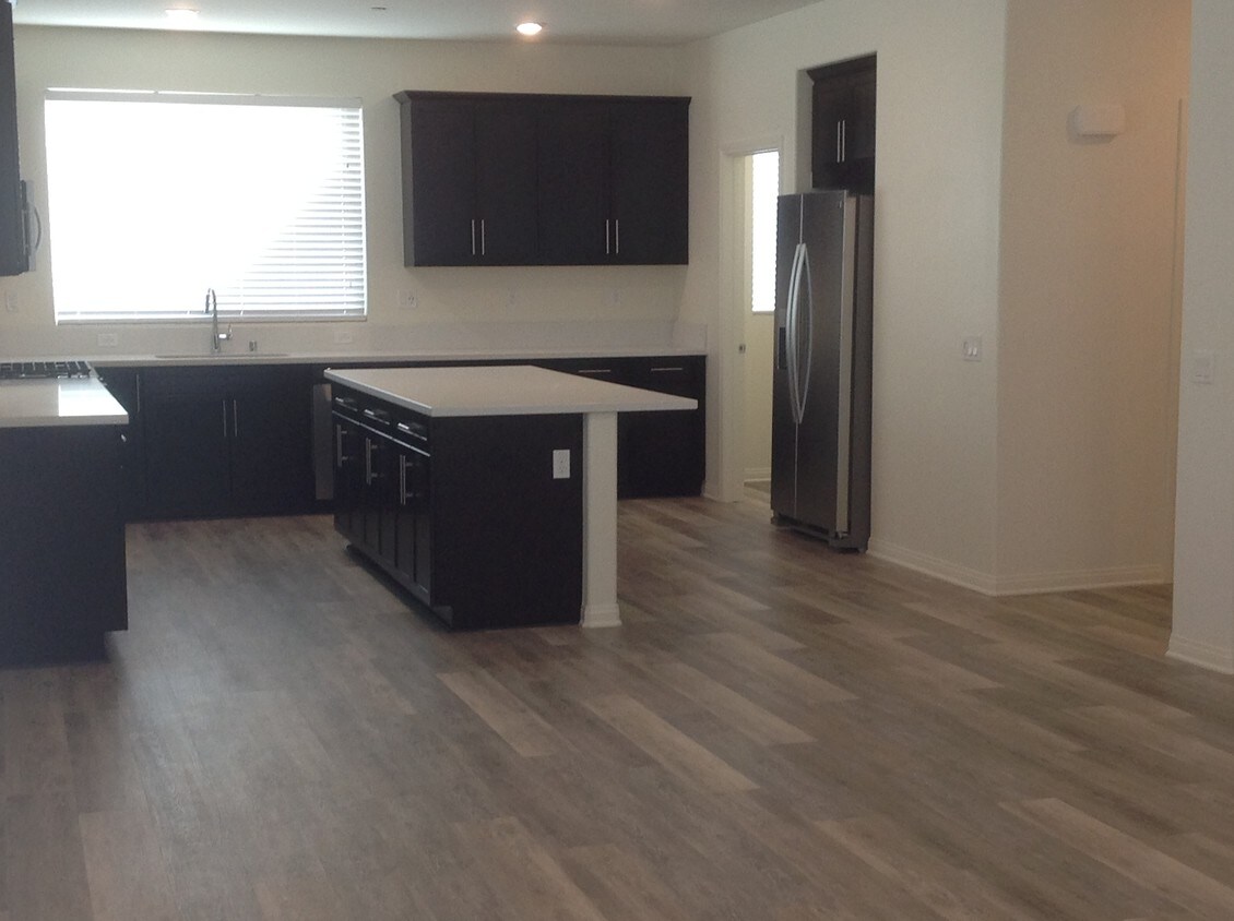Gourmet kitchen - 14504 Normandie Ave