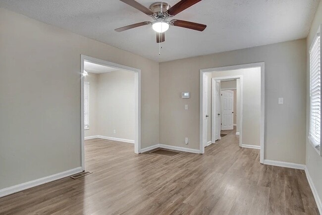 Building Photo - 1428 David Cir