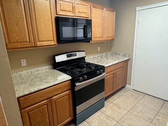 Building Photo - 3 Bedroom 1 Story Home