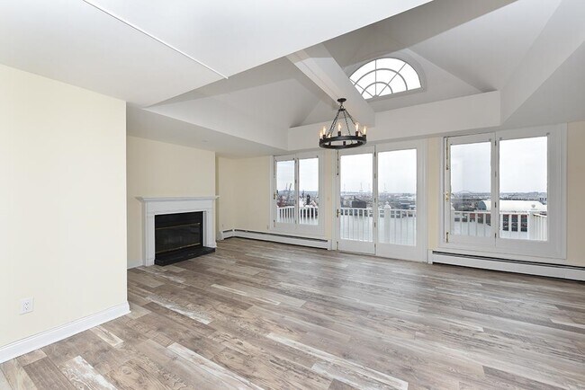 Building Photo - 100 Shearwater Ct E